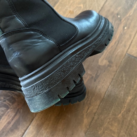 Black Leather Steve Madden Chelsea Boots - Picture 10 of 10